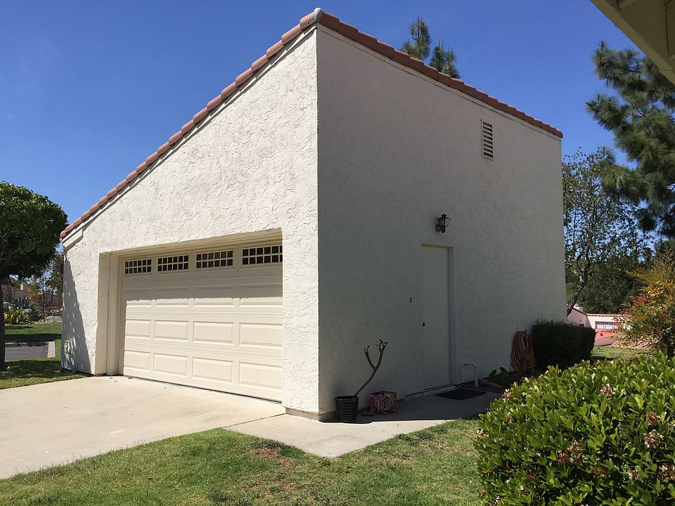 2 1/2 car garage