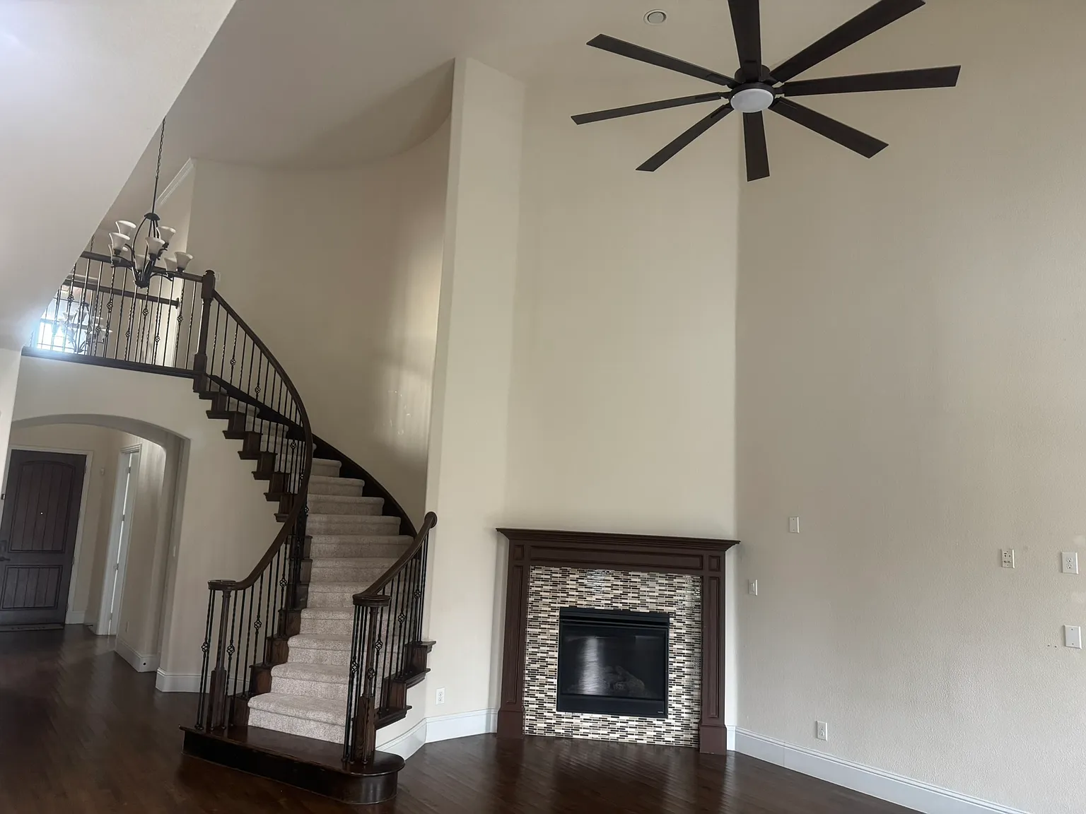 5 bed, 3.5 bath, 3800 sqft, $3,650 — Photo 3