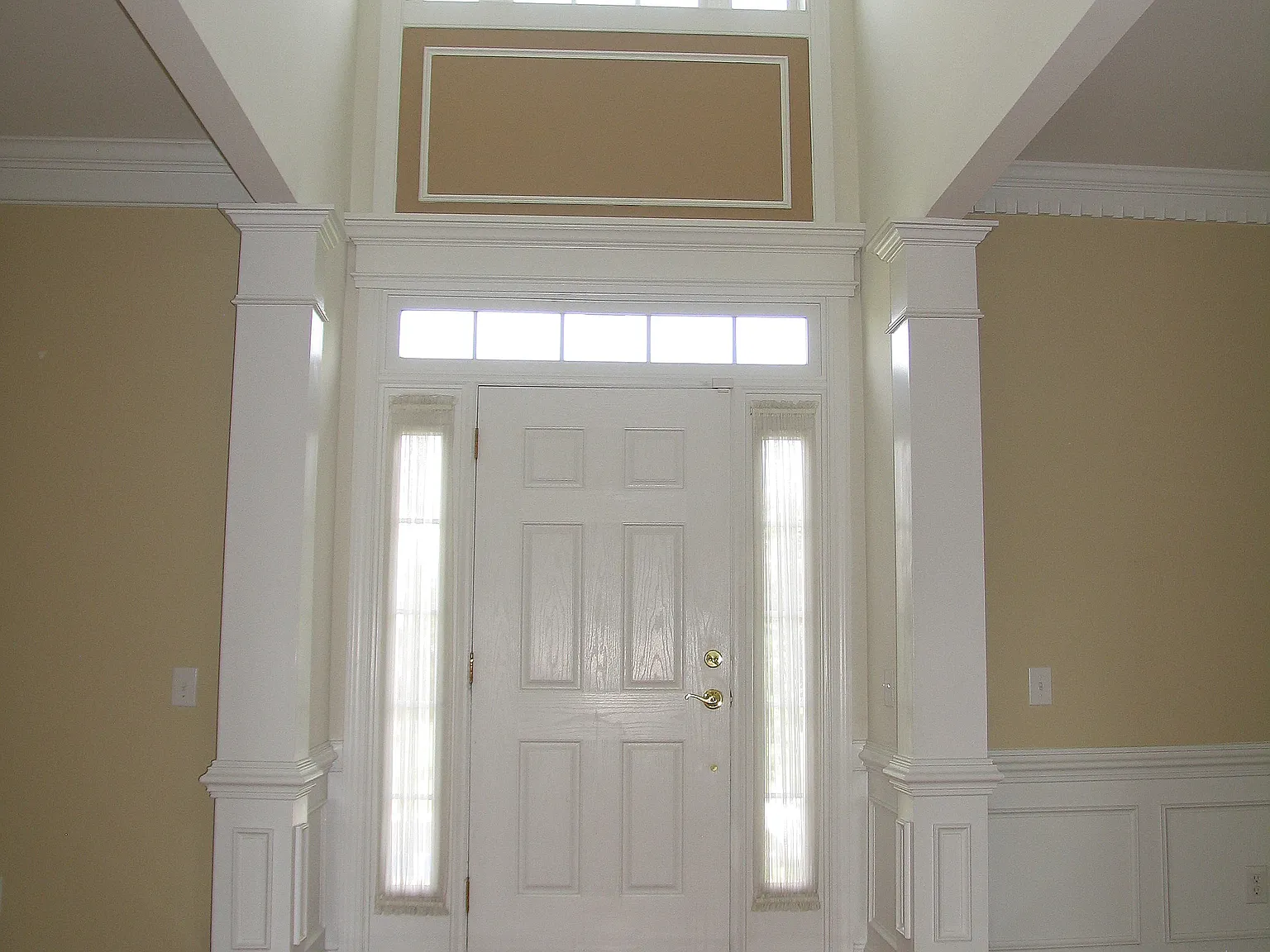 4 bed, 2.5 bath, 3140 sqft, $3,900 — Photo 4