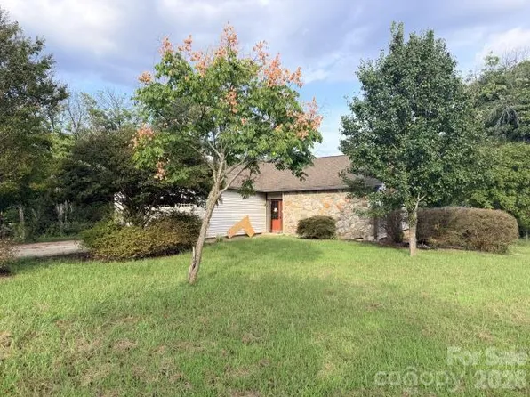 102 Nob Hill Rd, Gaffney, SC 29340