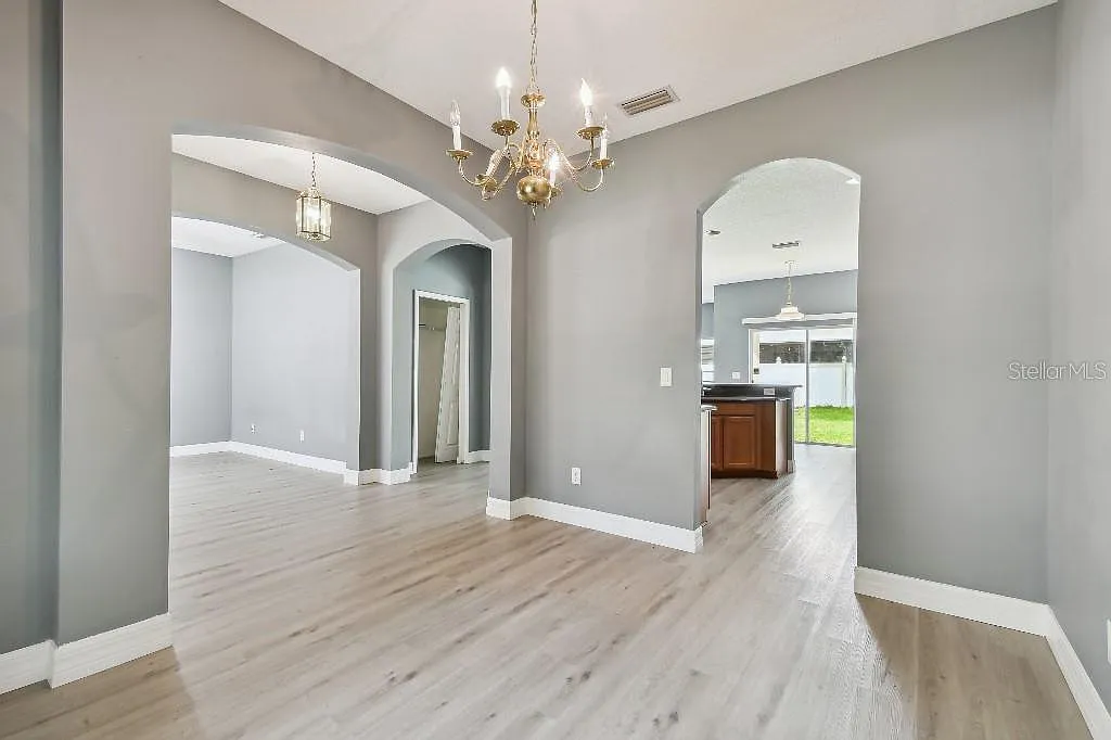 3 bed, 2.0 bath, 1861 sqft, $2,600 — Photo 4