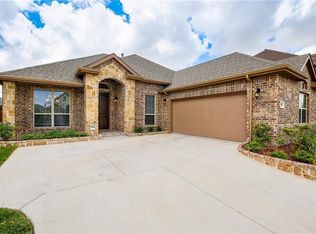 2951 Salina Dr, Grand Prairie, TX 75054