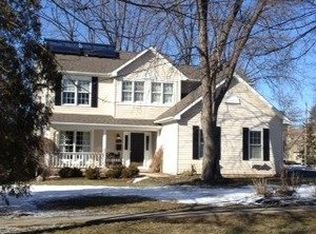 252 W Woodstock St, Crystal Lake, IL 60014
