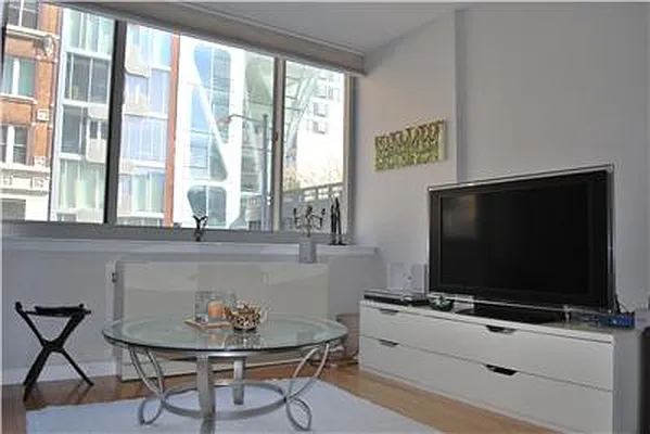 Rented by Bank Neary | media 25