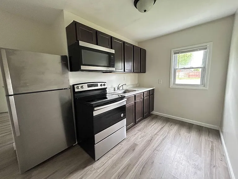 16 Lake St #2C — Photo 18