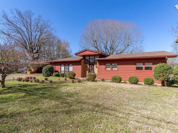 265 Carrington Dr, Savannah, TN 38372