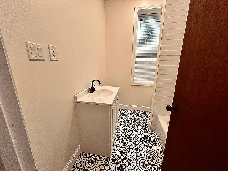 2810 Frankford Ave — Photo 20