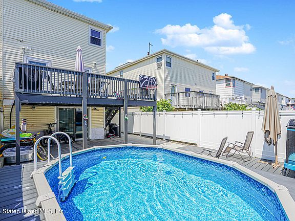 4th image of 437 Eltingville Blvd