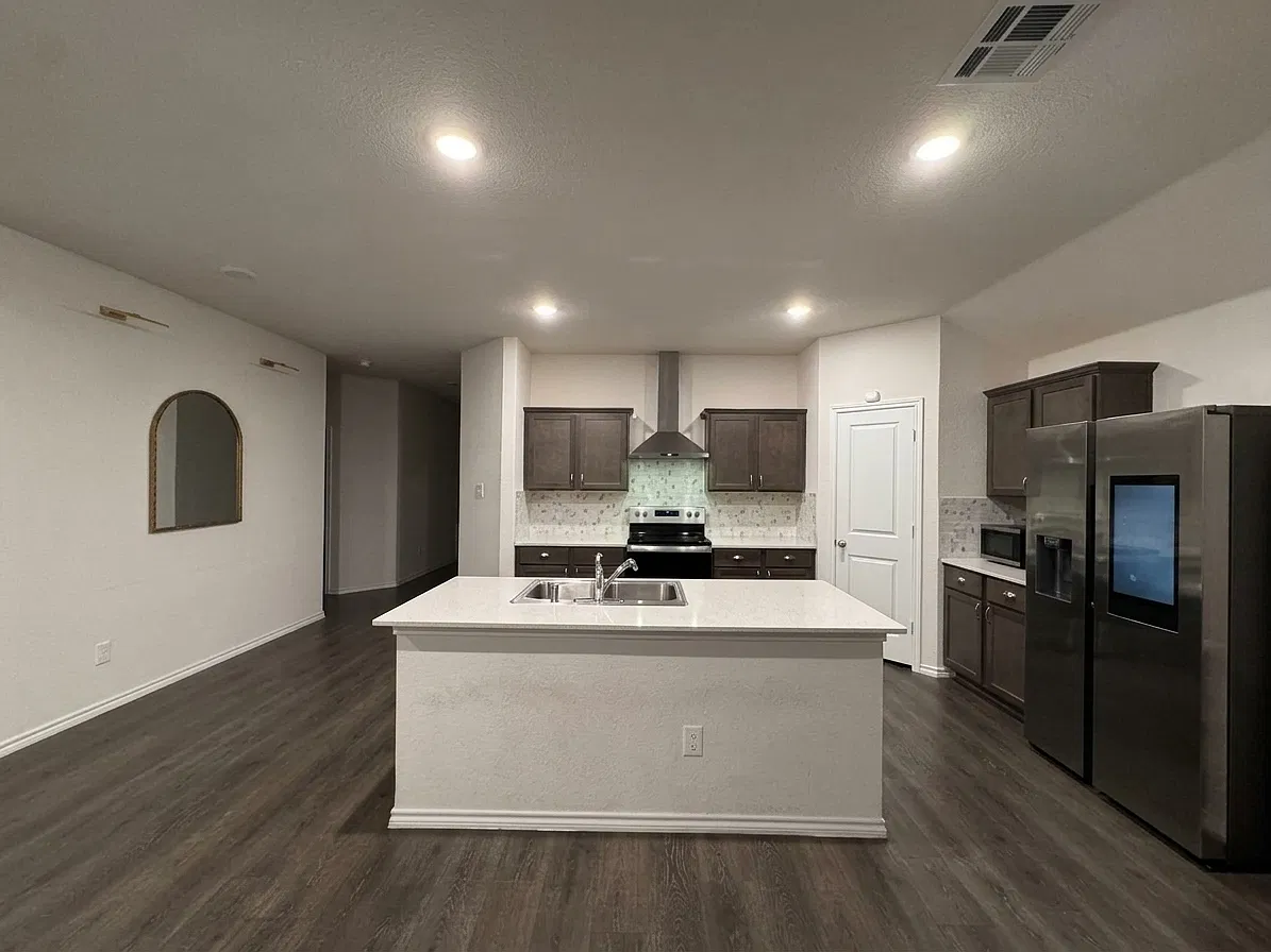4 bed, 1537 sqft, $2,000 — Photo 3