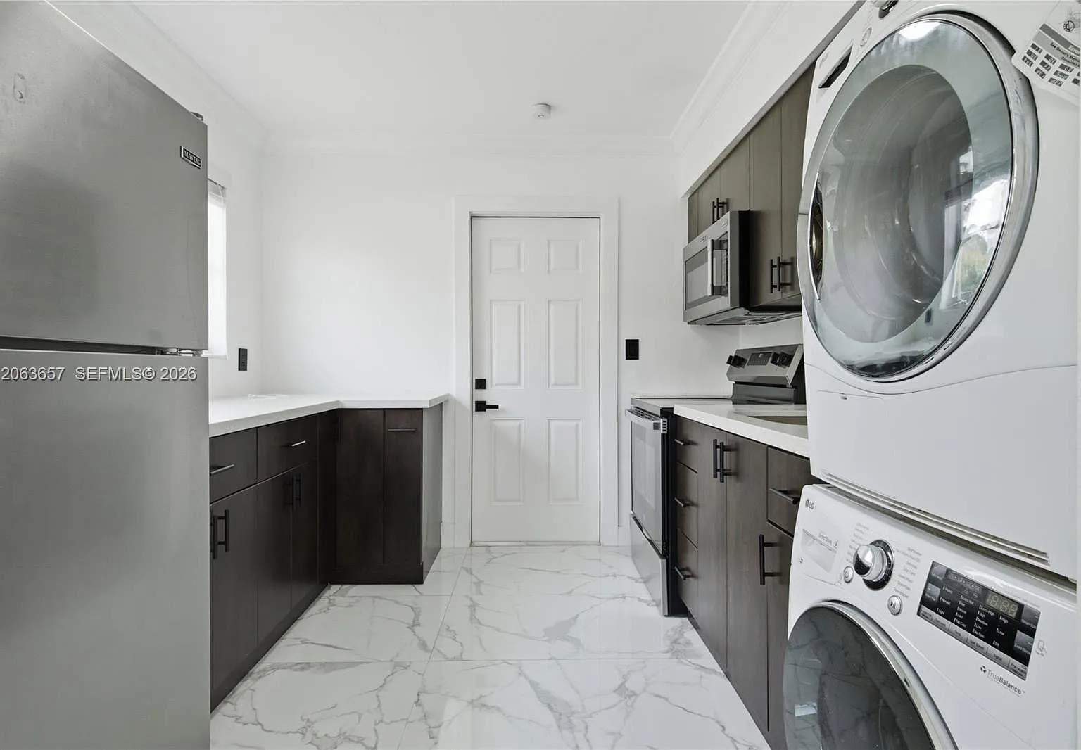 2 bed, 1.0 bath, $2,400 — Photo 2