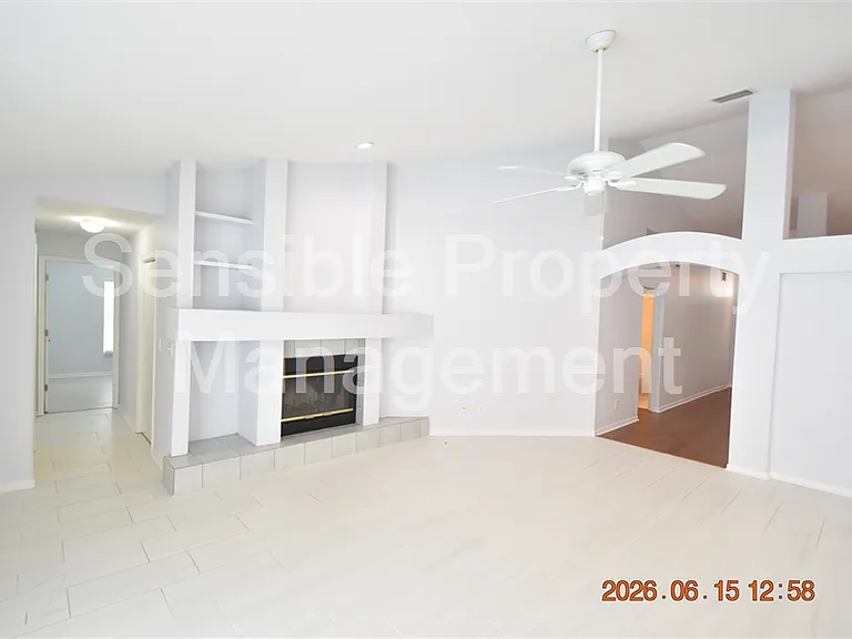 9304 Heritage Oak Ct — Photo 10