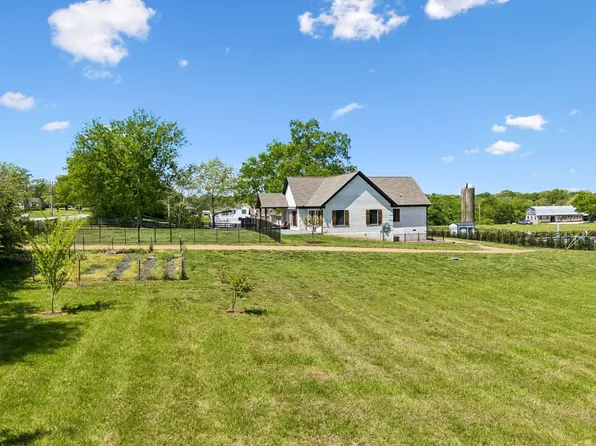 2104A Williamsport Pike, Columbia, TN 38401