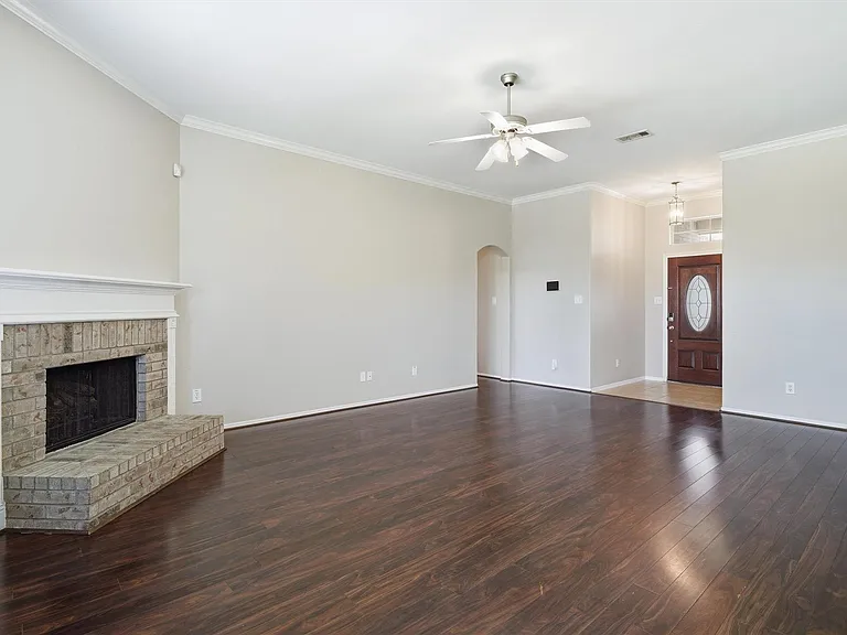 2506 Barton Springs St — Photo 6