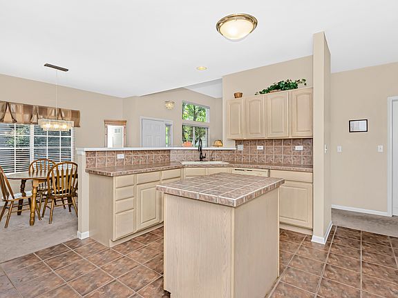 3rd image of 1082 Hill Ave #1082