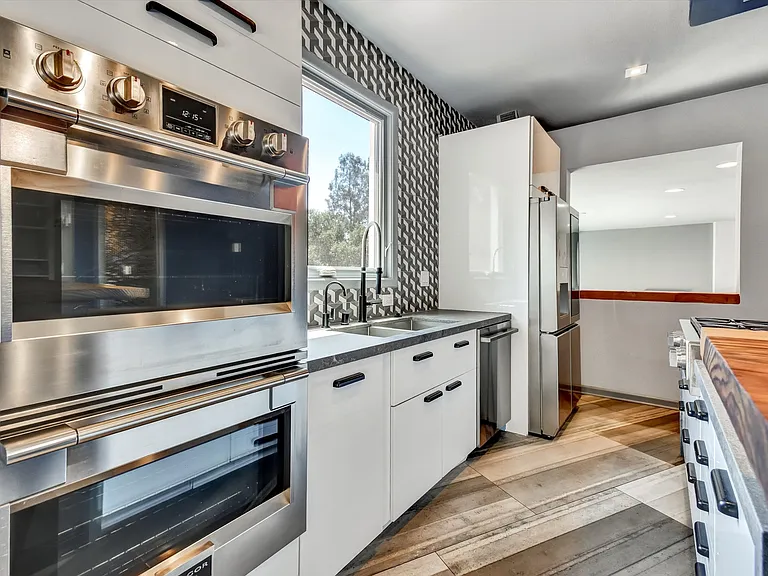 7001 Buckingham Blvd — Photo 3