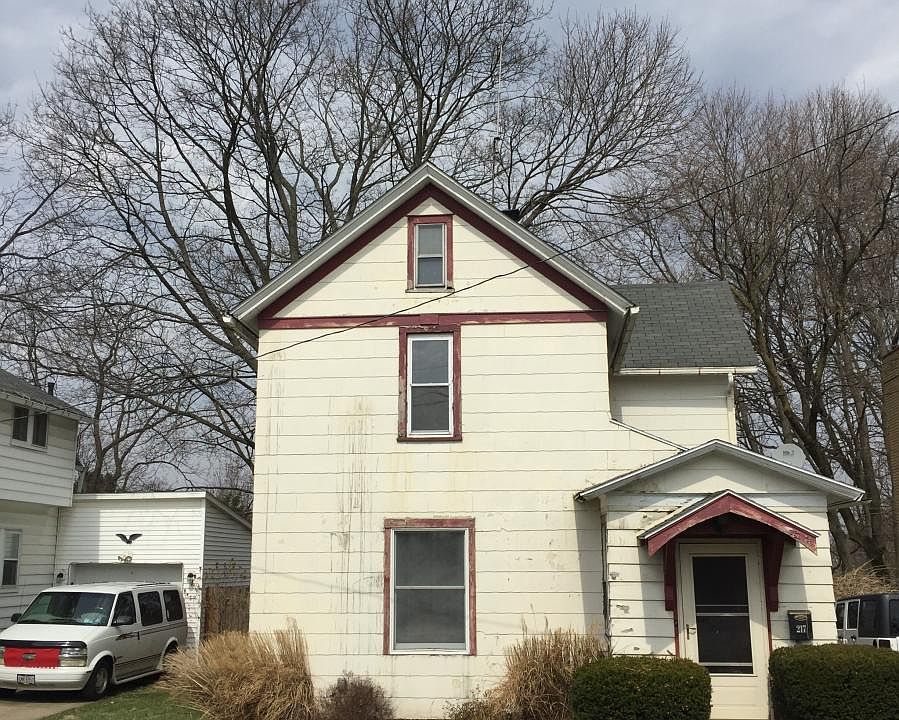 1st image of 217 W Summit St