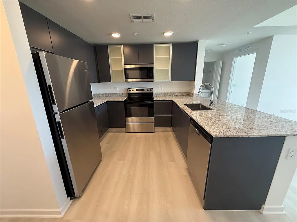 2 bed, 2.0 bath, 1023 sqft, $1,750 — Photo 3
