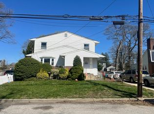 466 S 7th St, Lindenhurst, NY