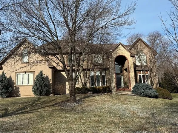 15046 Oxford St, Leawood, KS 66224