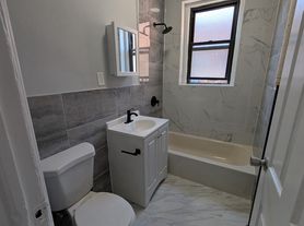 160 Ellis Ave