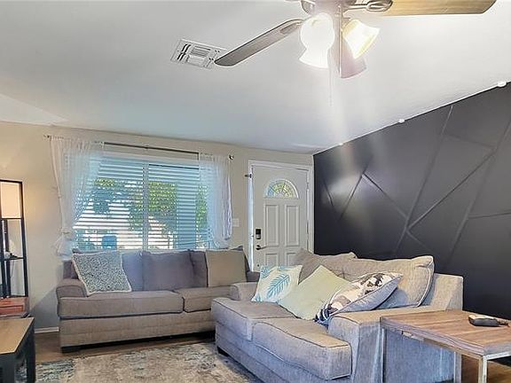 5th image of 3814 Holiday Lake Dr