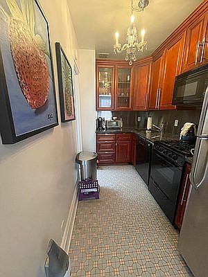 5th image of 17 W 70th St APT 10