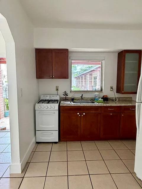 1 bed, 750 sqft, $1,800 — Photo 3