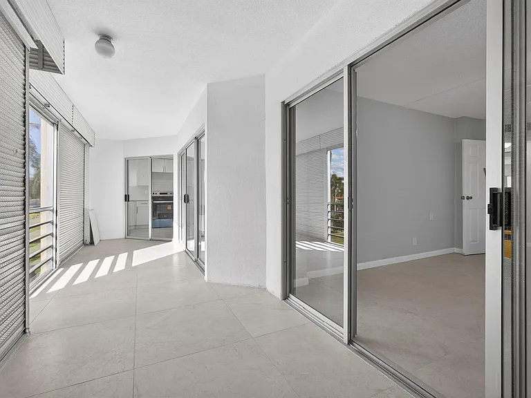 3590 Via Poinciana #202 — Photo 37