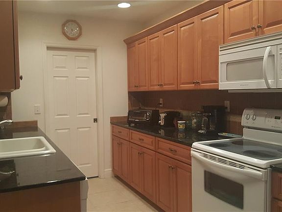 5th image of 232 Mineola Dr E
