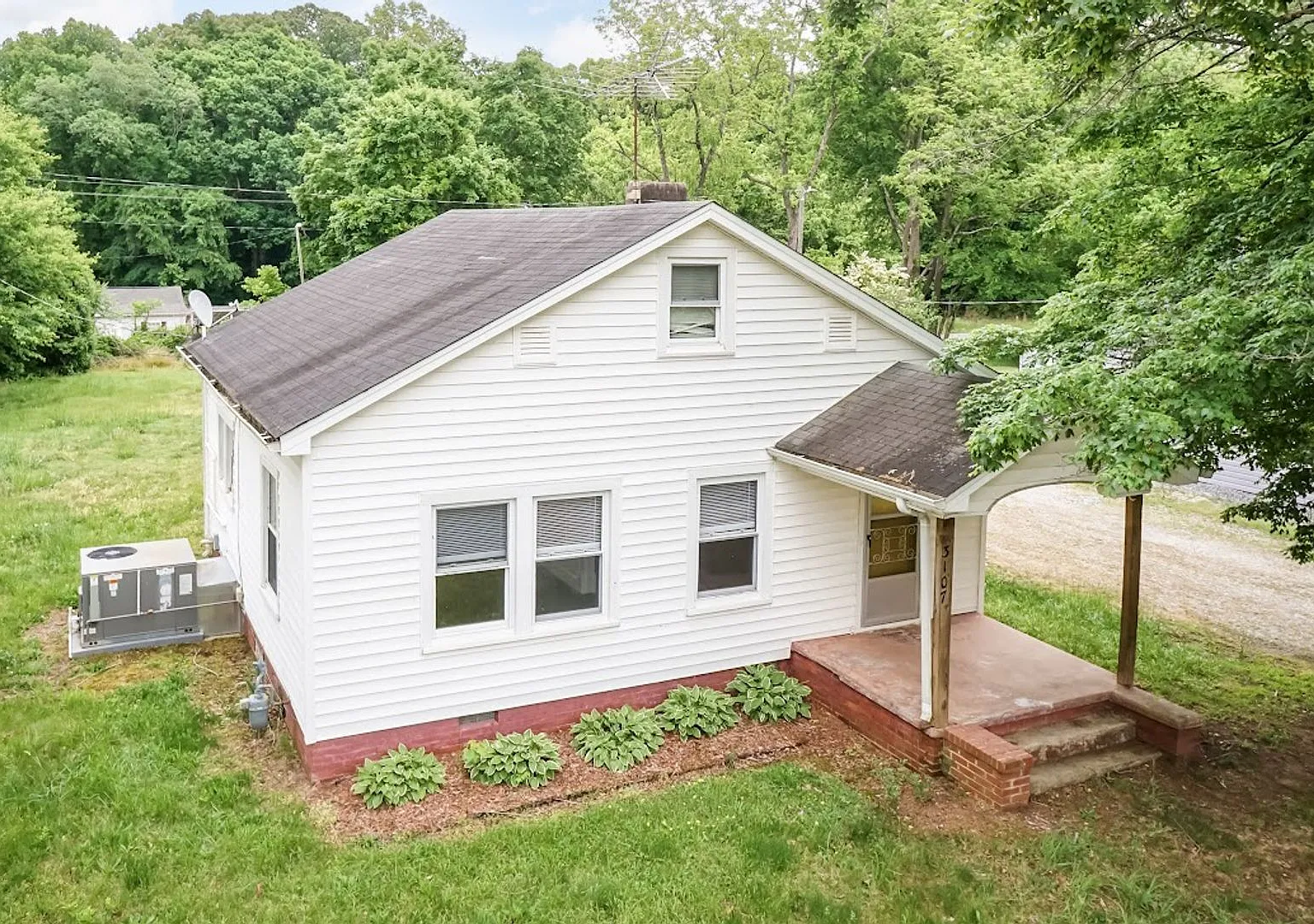 Cute and Tranquil 2 bed/1bath near Elon — Photo 1