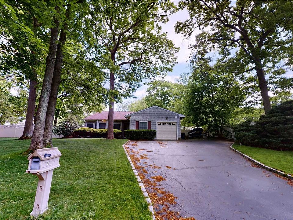 1st image of 4 Pritchard Cres