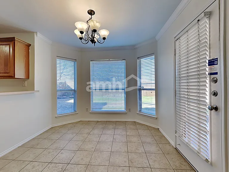 333 Rock Hill Dr — Photo 4