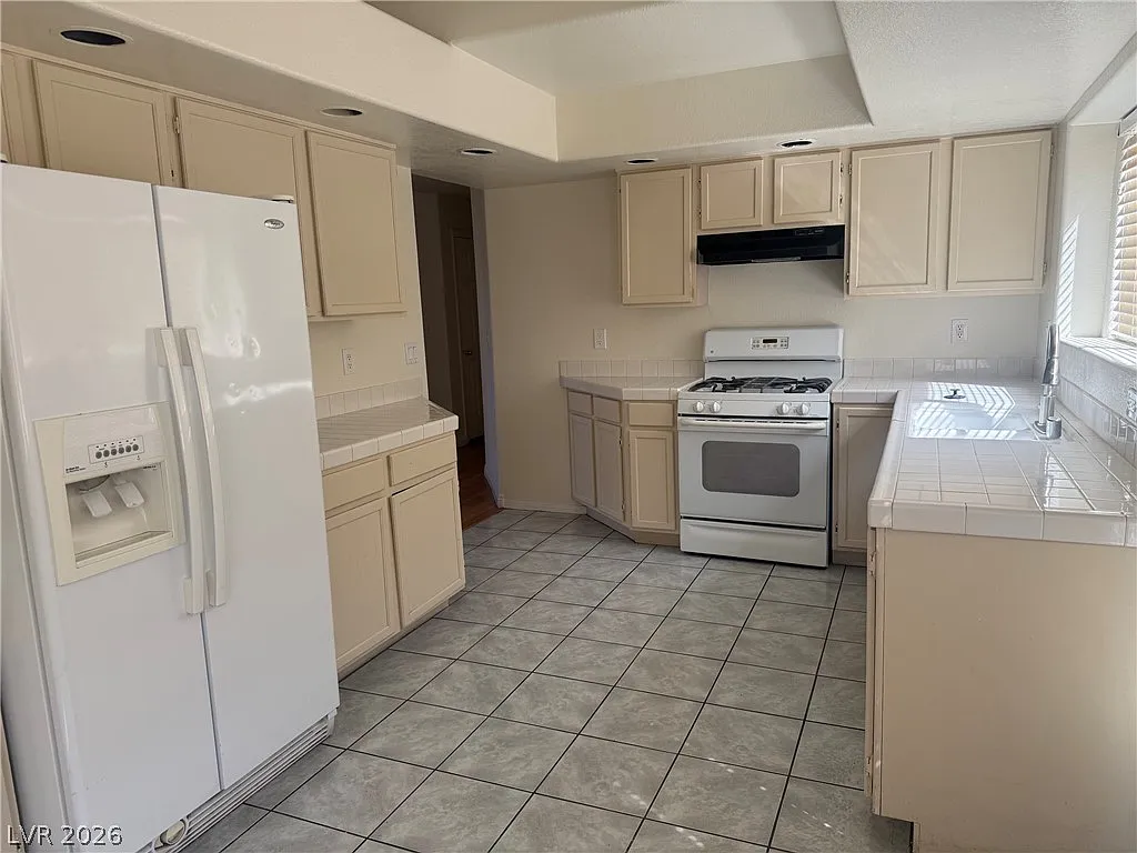4 bed, 2.5 bath, 1849 sqft, $1,900 — Photo 2