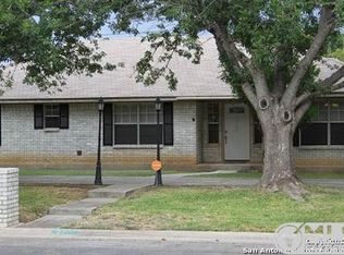 2703 Avenue P, Hondo, TX 78861