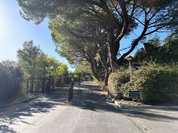1100 Sharon Park Dr APT 5, Menlo Park, CA 94025