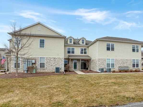 N17W26433 Meadowgrass CIRCLE #G, Pewaukee, WI 53072