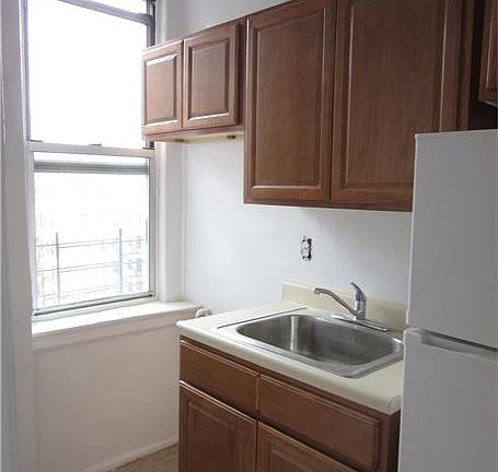 5th image of 260 Seaman Ave APT F4