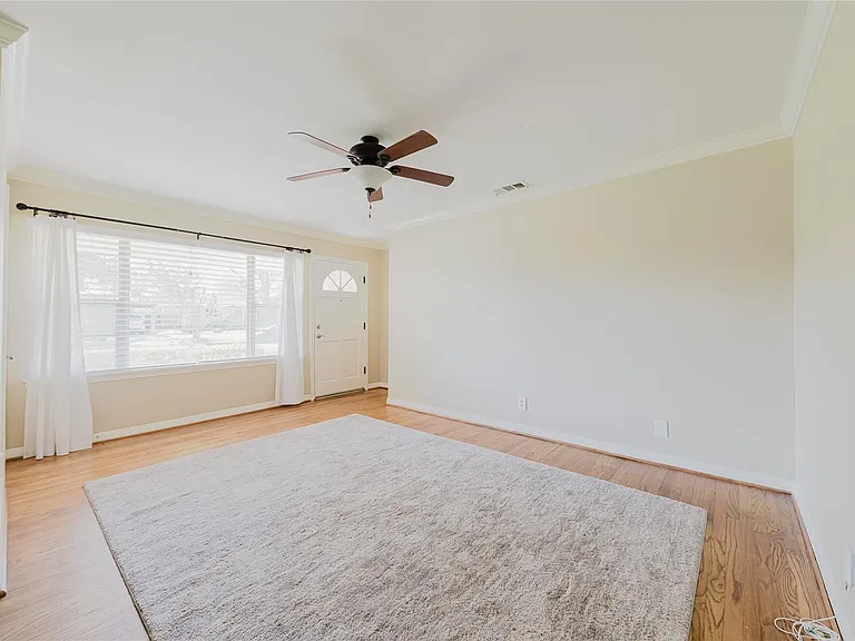 5210 De Lange Ln — Photo 7
