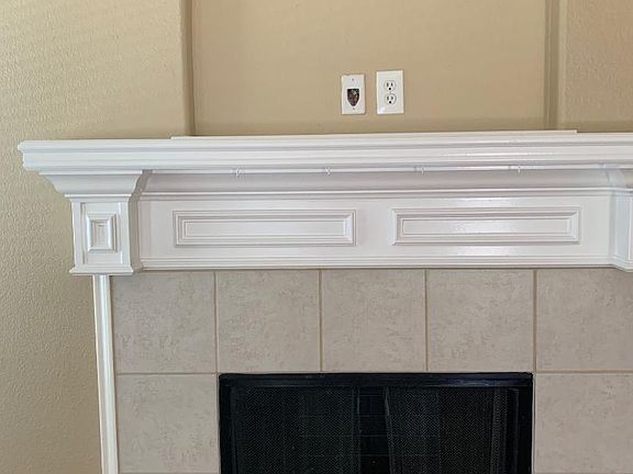 5th image of 1604 Angel Ln