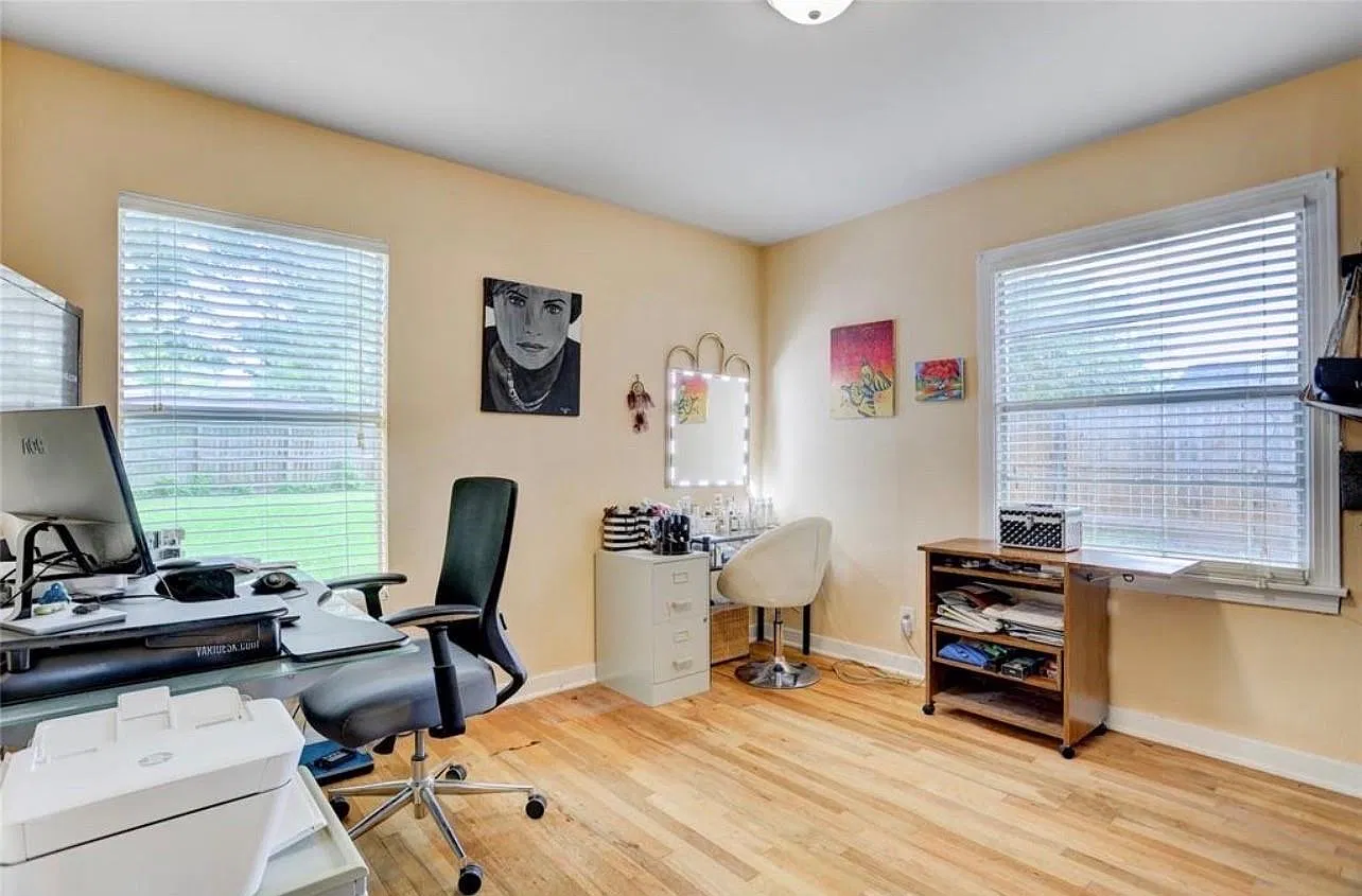 2 bed, 1.0 bath, 897 sqft, $2,000 — Photo 4