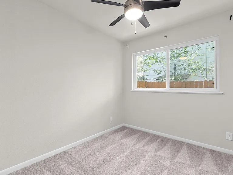 501 Arbor Ln — Photo 9