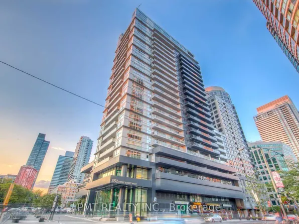 352 Front St W, Toronto, ON