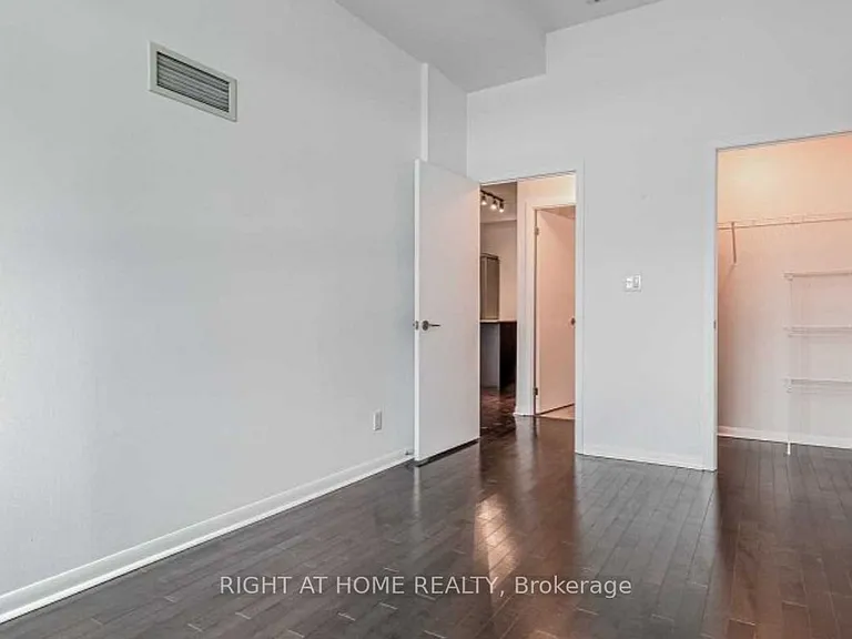 3391 Bloor St W #515 — Photo 18