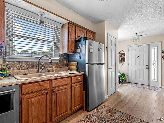 5th image of 308 W Green Tree Ln