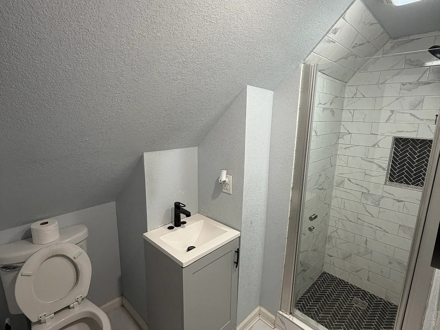 127 W 33rd St — Photo 3