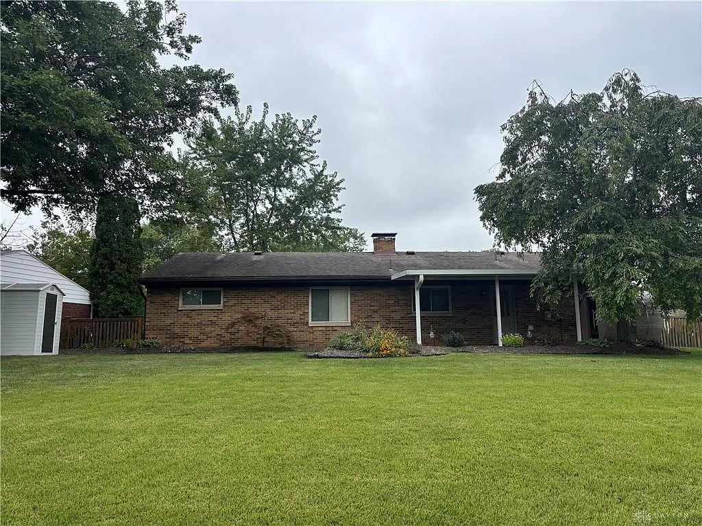 3 bed, 1.0 bath, 1244 sqft, $1,700 — Photo 2
