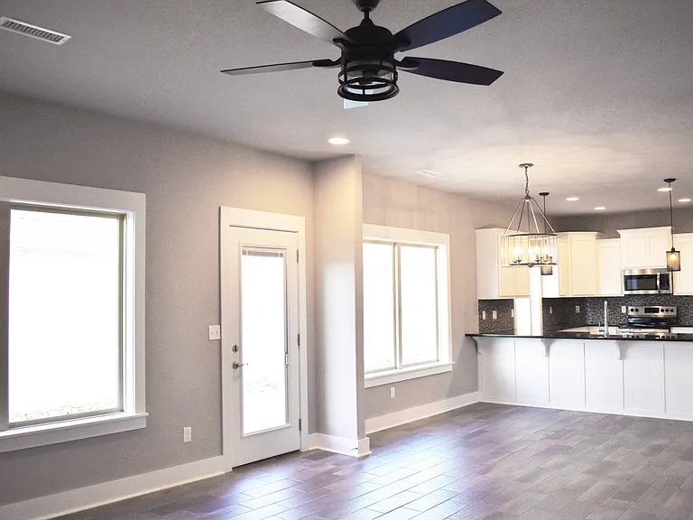 652 N Malbec Rd — Photo 2