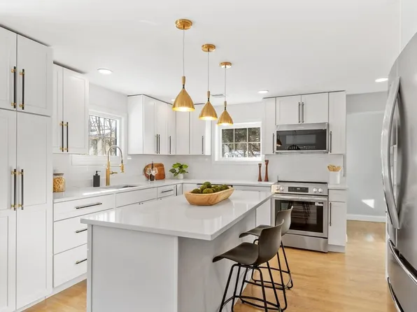 401 Belknap Rd, Framingham, MA 01701