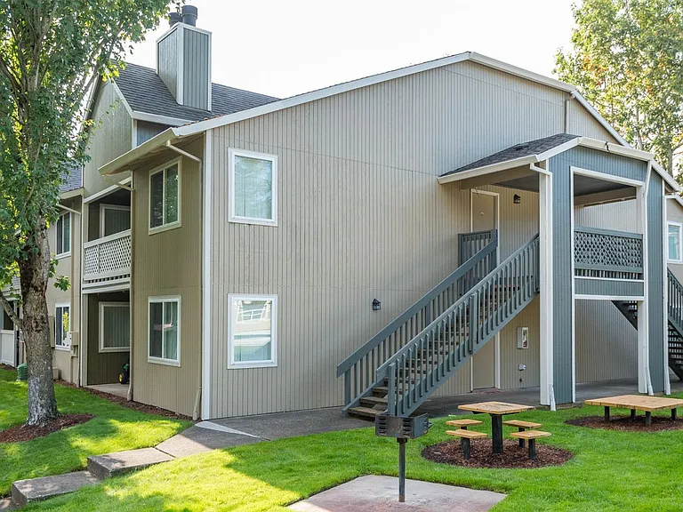 Highland Park Apartments — Photo 12