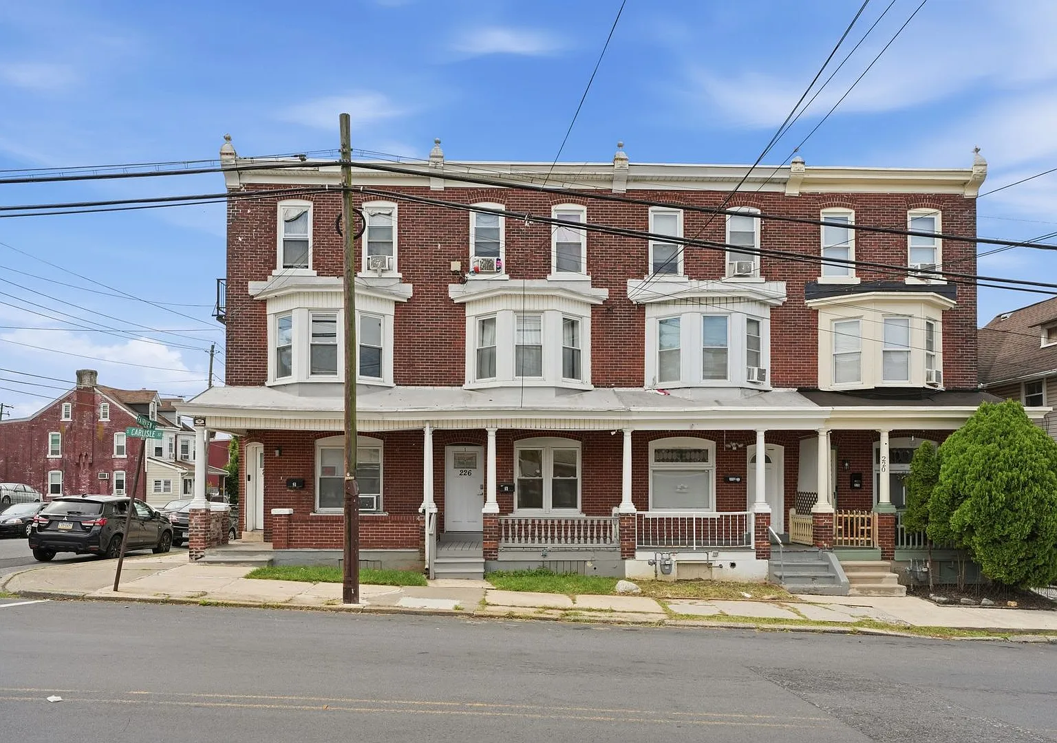 Renovated 1-Bedroom First-Floor Apartment Porch & Backyard Available Now! — Photo 1
